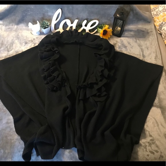🖤 Ruffle Cape/Coat 🖤 - Picture 3 of 6